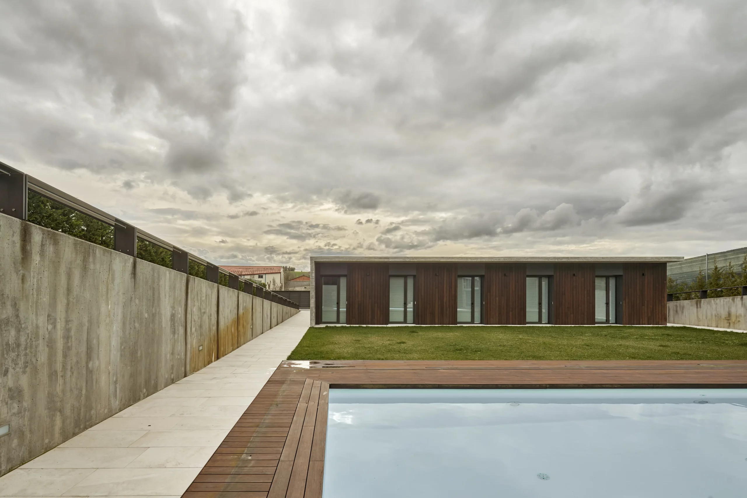Jardín y piscina Casa Rural en el Merendero de Burgos